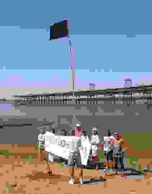 bandera-negra-en-el-muelle-del-tinto2.jpg